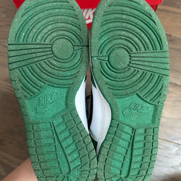 NIKE Dunk High Green White Sneakers w/ Box in Boys Size 5.5 - Picture 11 of 11